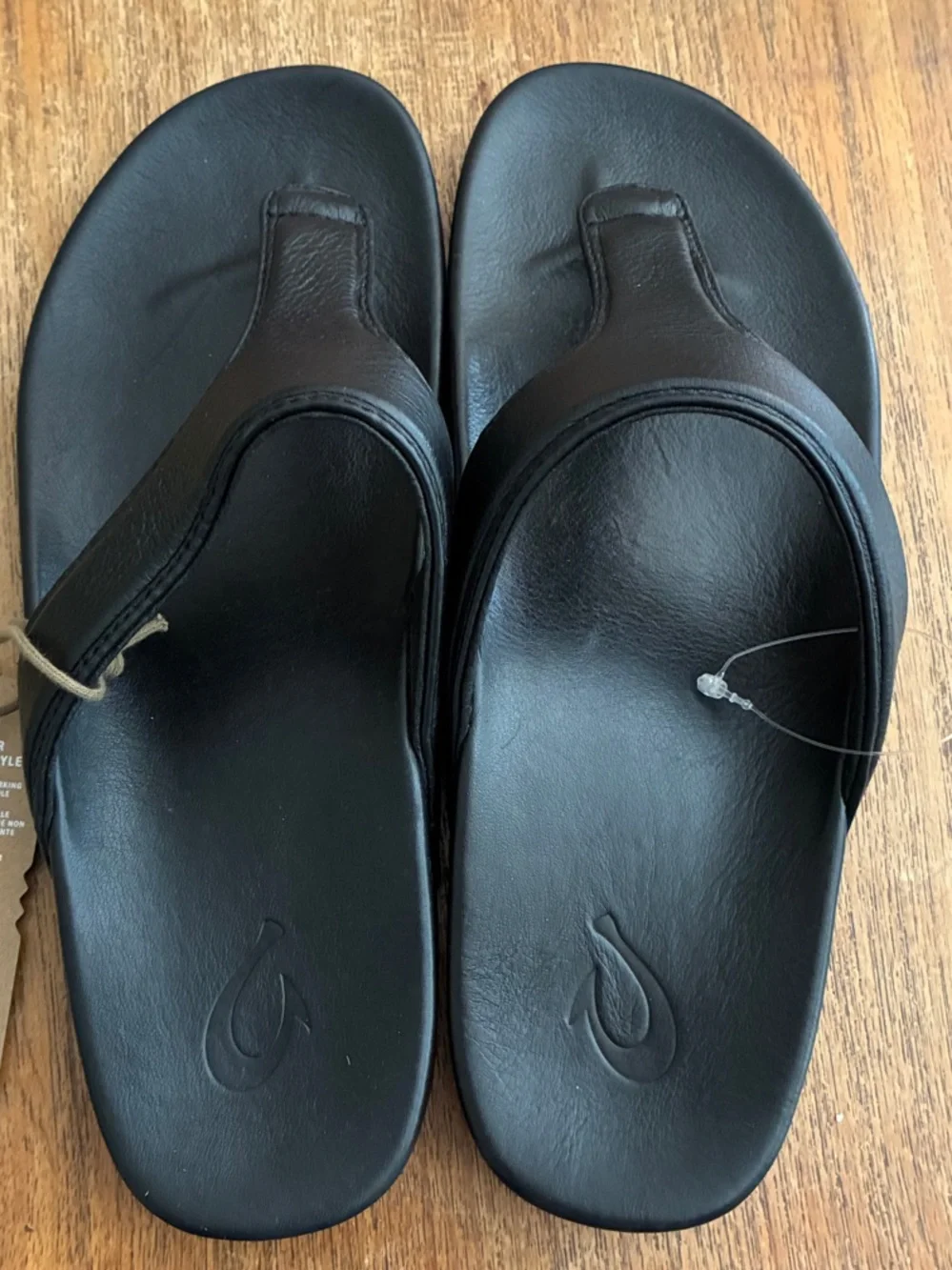 OluKai Men's Black Leather Toe-Post Sandals